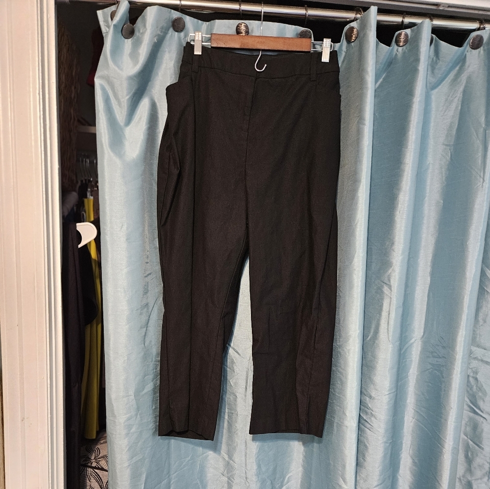 Black capri